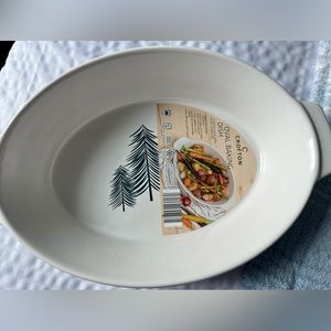 NWT Crofton oval baking dish with Christmas tree design